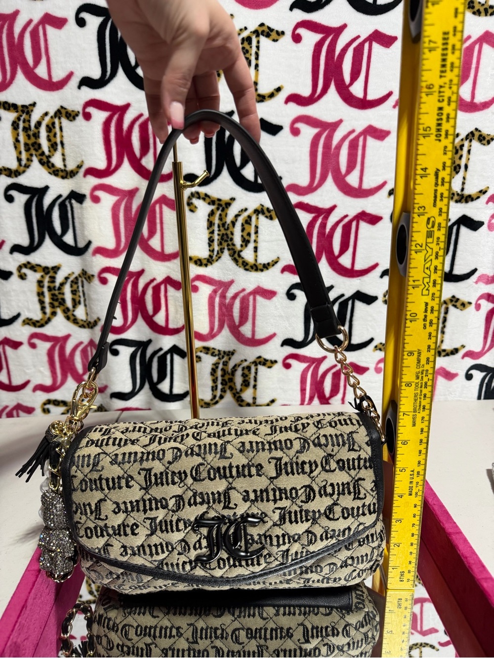 Juicy Couture quilted Canvas Shoulder Bag in Beige and Black - Picture 5 of 9